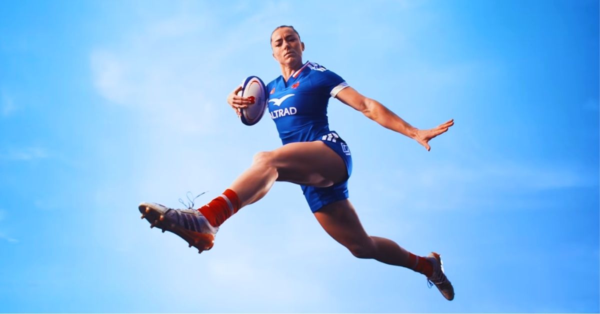 Deux opérations et toujours aucune date de retour : cinq mois après sa grave blessure, Joanna Grisez mène une rééducation pleine d’incertitudes. Crédit : Screenshot France Rugby