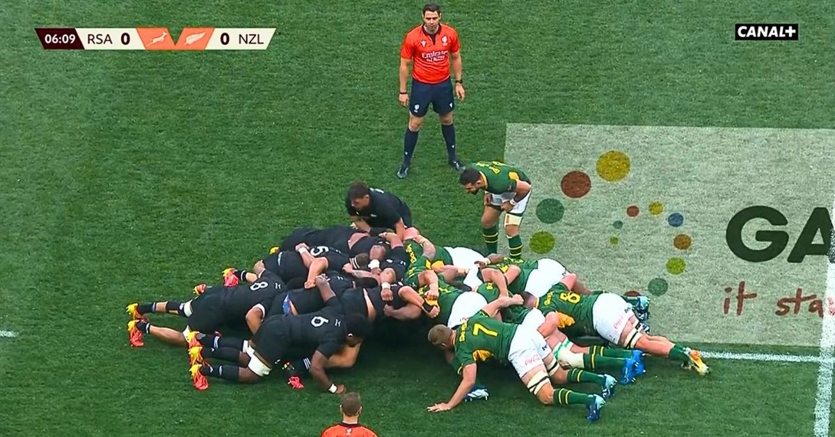 Les All Blacks voulaient courir, enchaîner et fatiguer les Boks. L’Afrique du Sud a répondu avec mêlée, jeu aérien et un match beaucoup plus fragmenté. Crédit image : Screenshot Canal +