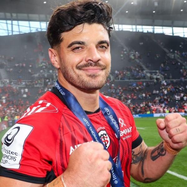 "J'aime beaucoup ce sport" : Romain Ntamack à la découverte d'un nouveau sport avec le Stade Toulousain