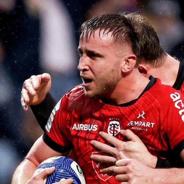Le Stade Toulousain aurait convaincu Anthony Jelonch de rester malgré une ''offre nettement supérieure'' de son ancien club