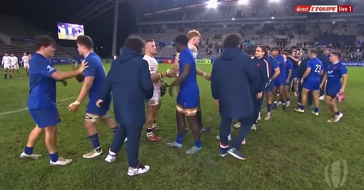33 matchs sous le maillot de Leicester, 12 sélections avec les U20 anglais et une carrière déjà terminée. À 23 ans, Finn Theobald-Thomas doit renoncer à son rêve. Crédit : Screenshot L'ÉQUIPE
