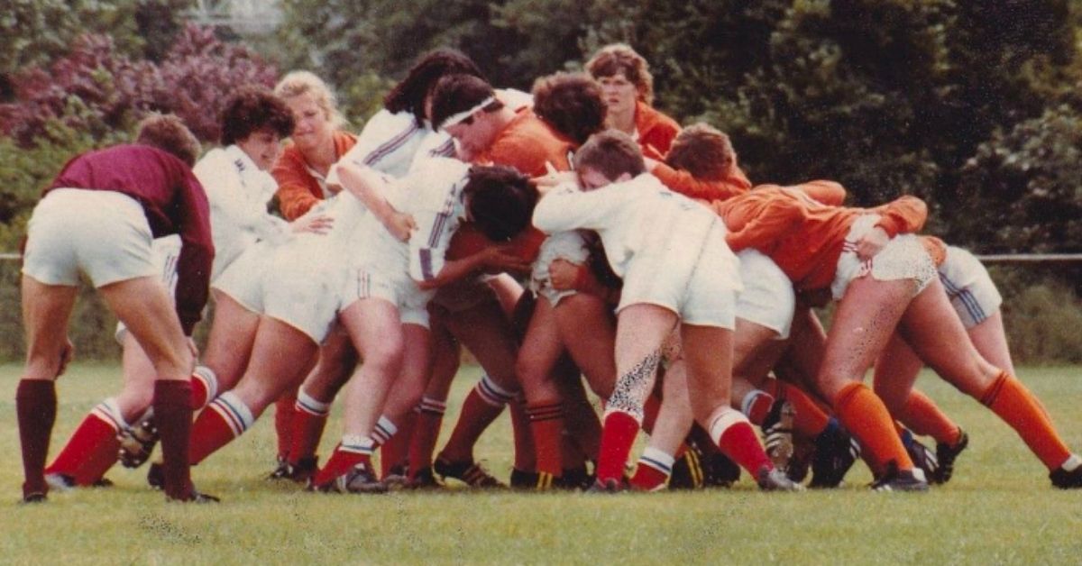 Les pionnières du rugby féminin français de 1982, premières internationales de la France, ont été décorées par la ministre des Sports Marina Ferrari. Crédit : Crédit image : FFR