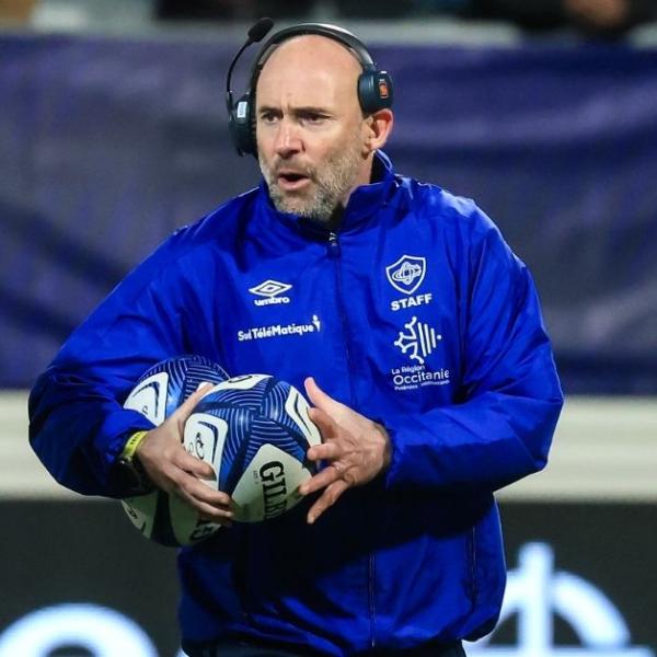 "Quasiment toute la ligne de trois quarts de l'équipe de France", après Toulouse, Xavier Sadourny s'attaque à Pau 