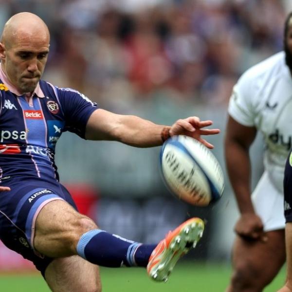 7,1 mètres de plus qu'Antoine Dupont par coup de pied : Maxime Lucu possède un avantage précieux pour l'UBB et le XV de France