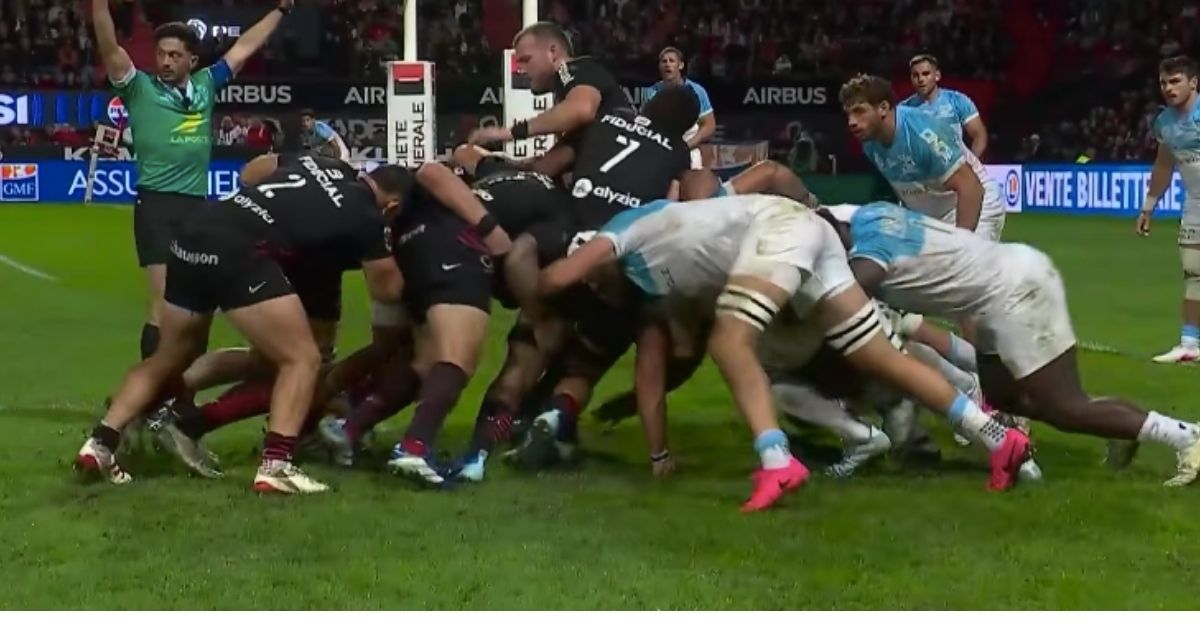 Pas content ? Ballon porté ! L'arme du champion toulousain quand il est bousculé
