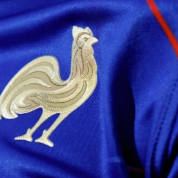 De l’or olympique aux super-héros : France 7 dévoile son nouveau maillot pour Los Angeles 2028