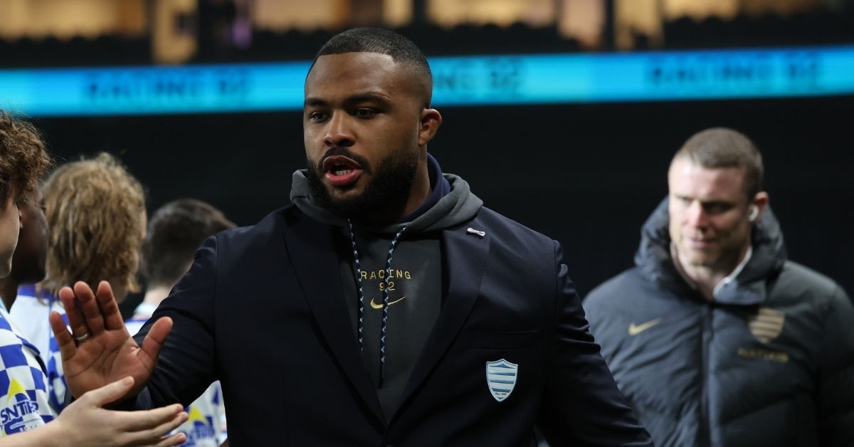 Hassane Kolingar au repos après avoir fait un malaise. ©INPHO/James Crombie (EPCR)