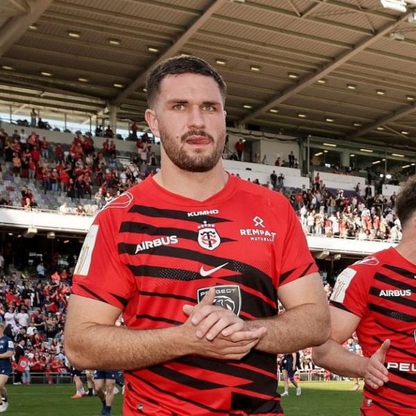 Blessé aux ligaments croisés et absent des terrains, Clément Vergé reçoit un signal fort du Stade Toulousain