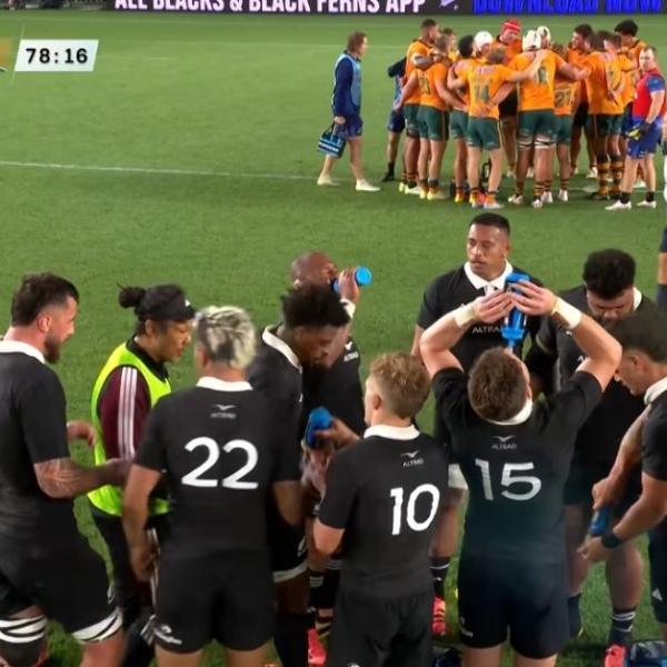 Après 12 défaites face aux All Blacks, l’Australie a deux urgences à Sydney : maîtriser les ballons hauts et sortir de son camp