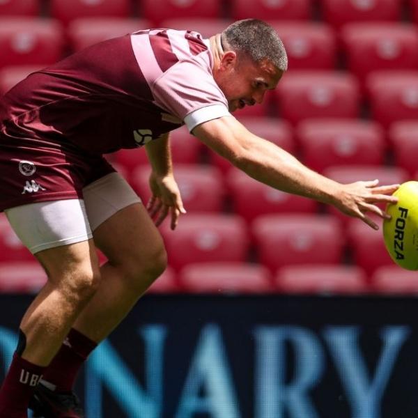 Opéré des cervicales après une grave blessure en 2023, Gaëtan Barlot fait face à une nouvelle incertitude médicale avec Bordeaux