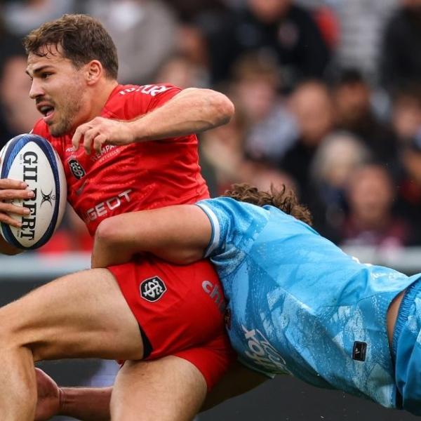 Rouge après 15 minutes, 13 essais et une fin irrespirable : Toulouse lance sa Champions Cup dans un chaos total face à Exeter