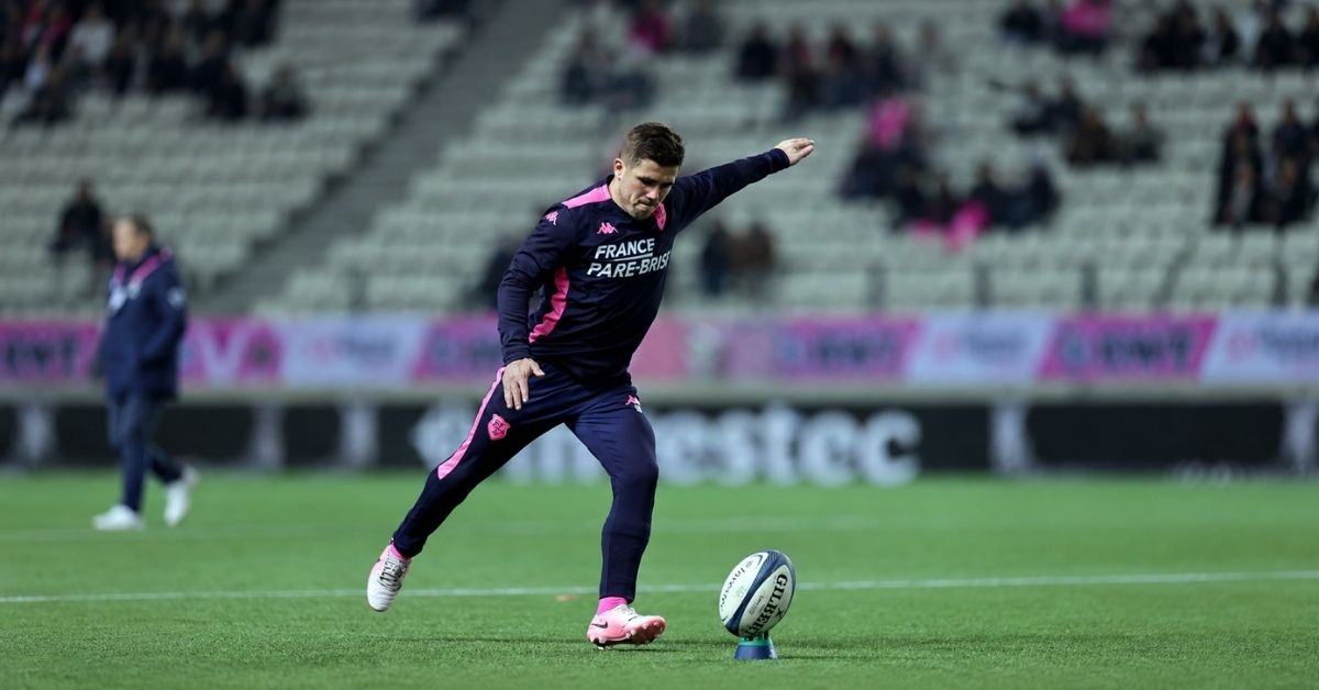 Louis Carbonel a déjà manqué sept transformations cette saison. L'ouvreur du Stade Français s'interroge sur les conséquences du nouveau chronomètre imposé aux buteurs. ©INPHO/Laszlo Geczo