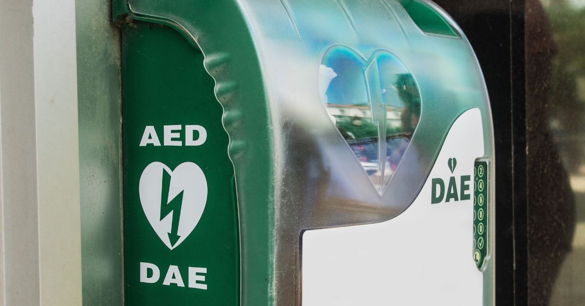 Des joueurs seront initiés au massage cardiaque par l'association Au cœur des Jumeaux, d'abord à Biarritz, puis dans d'autres clubs. Crédit image : Canva
