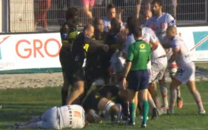 VIDEO. Sébastien Chabal se fait allumer deux fois face à l'US Carcassonne