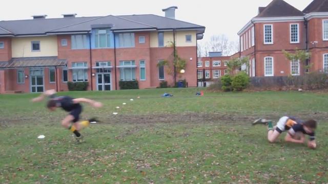 VIDEO. Le rugby pour les nuls - leçon 4 : Comment se faire les croisés...sur une croisée 