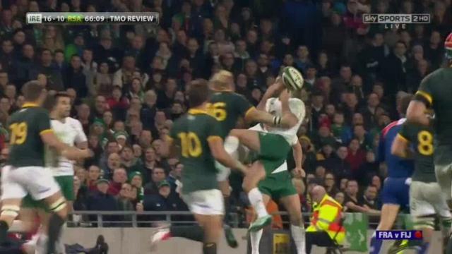 VIDEO. La décision contestée du week-end : Adriaan Strauss devait-il prendre un carton pour cette faute ?