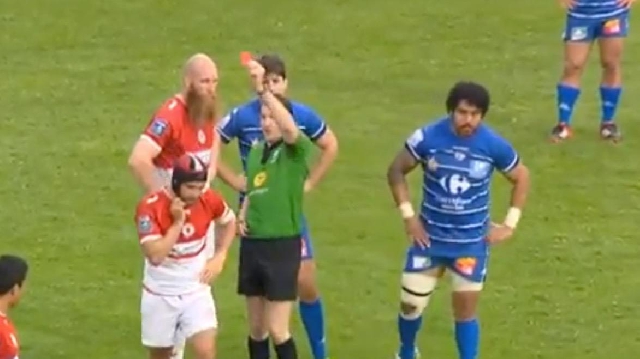 VIDEO. Pro D2. Le vilain coup de genou du Columérin Grégoire Maurino qui fait dégénérer le match contre Biarritz