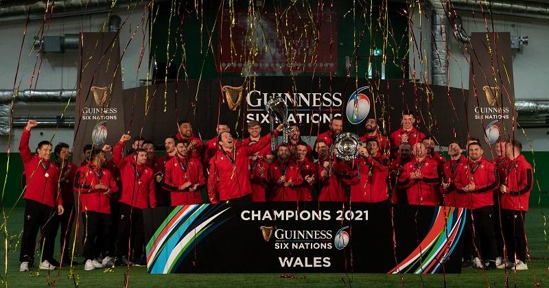 6 Nations. Les Gallois soulèvent le trophée... dans un gymnase