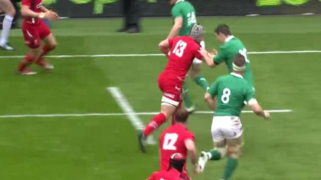 VIDEO. 6 Nations : Jonathan Davies met Jonathan Sexton sur les fesses avec un énorme raffut