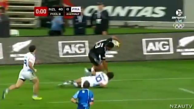 VIDEO. Wellington Seven. Akira Ioane fait manger la pelouse à deux joueurs français avant de marquer