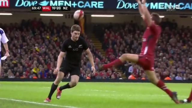 All Blacks : Beauden Barrett inscrit un superbe essai en solo contre le Pays de Galles