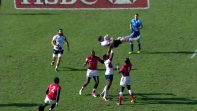 VIDEO. Dubaï 7s : l'incroyable lift des Américains sur le coup de pied de renvoi du Kenya