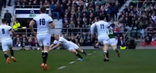 Angleterre - Irlande : Quand Mike Brown se la joue gardien de but avec une prise de balle spectaculaire