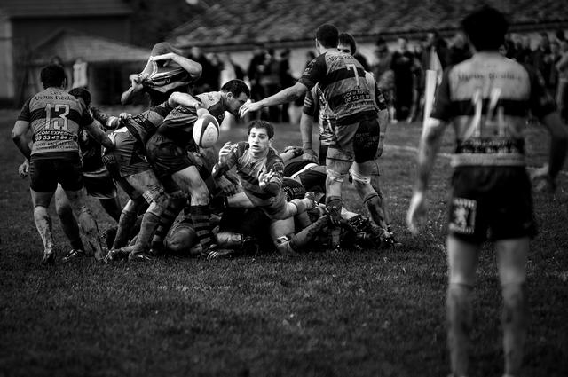 PHOTO. Amateur. Loin des stars et des paillettes, la beauté du rugby en noir et blanc 