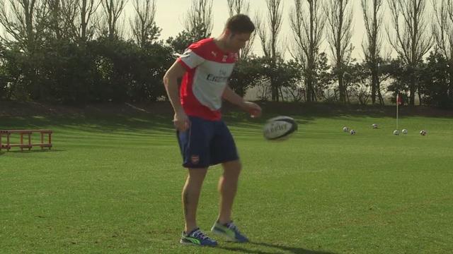 VIDEO. INSOLITE : Quand Olivier Giroud enchaîne les jongles avec un ballon de rugby