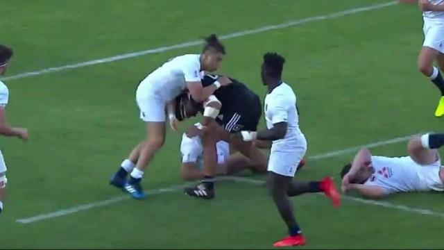 VIDEO. Auteur d'un triplé en finale face à l'Angleterre, Asafo Aumua envoie les Baby Blacks sur le toit du monde