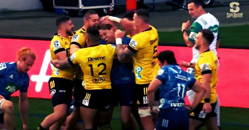 Super Rugby - Barrett chambré par ses anciens coéquipiers après l'essai d'ailier de Coles [VIDÉO]