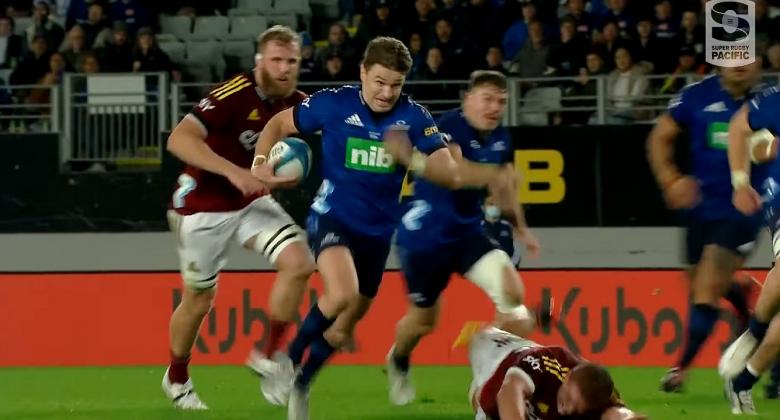 VIDEO. Too fast, Too Furious, Beauden Barrett a déchiré la défense des Highlanders en Super Rugby
