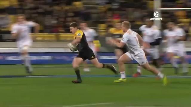 VIDÉO. Super Rugby. Beauden Barrett rayonne et envoie les Hurricanes en finale