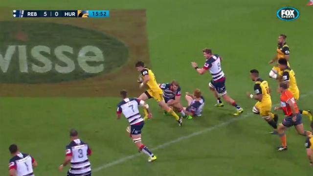 VIDEO. Super Rugby - Hurricanes. Beauden Barrett fait parler son talent pour punir les Rebels