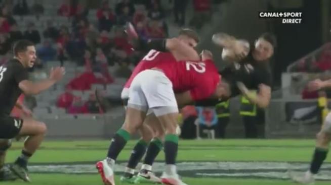 VIDEO. All Blacks v Lions : Ben Te'o retourne Sonny Bill Williams comme un sac de pommes de terre