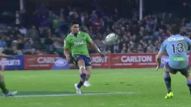 VIDÉO. Bernard Foley et Lima Sopoaga régalent avec leurs passes au pied en demi-finale de Super Rugby