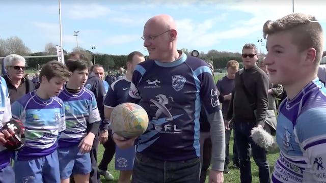 Vidéo. Insolite : Face au refus de la LNR, Bernard Laporte fait signer des contrats fédéraux à des rugbymen normands