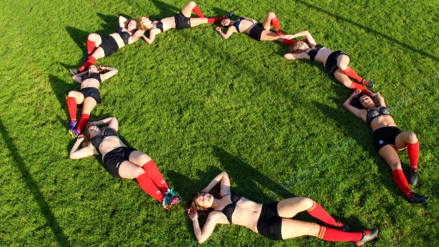 PHOTOS. L'équipe féminine d'Alès se dénude pour son traditionnel calendrier