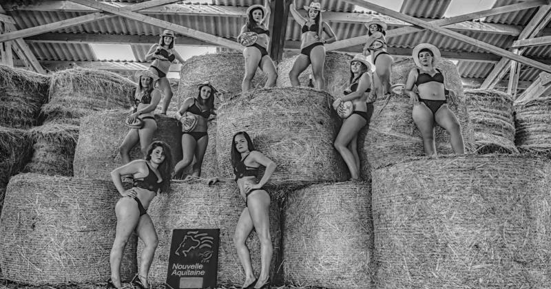 PHOTOS. Les Féminines de l'Union Sportive Vezerienne la jouent sexy dans la paille pour leur calendrier