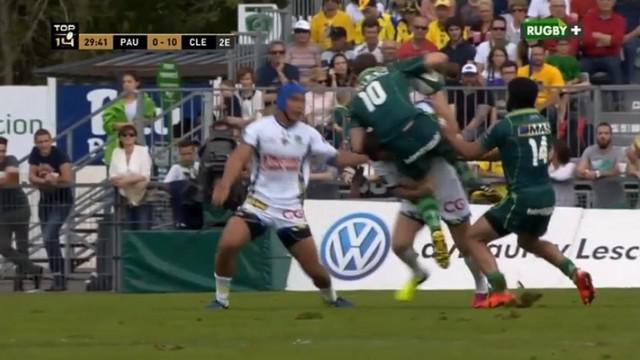 VIDEO. Top 14. Camille Lopez renvoie Colin Slade en Nouvelle-Zélande avec un gros plaquage offensif