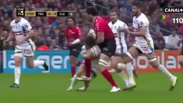 VIDEO. Top 14 : Morgan Parra KO après un coup de genou involontaire de Charles Ollivon