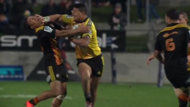 VIDÉO. Ardie Savea colle un raffut monstrueux à Nanai-Williams... mais rate la passe décisive pour son frère Julian