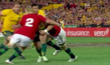 VIDEO. L'impressionnant choc tête contre têtre entre George Smith et Richard Hibbard