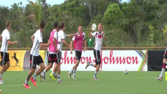 VIDÉO. Coupe du monde de football 2014 : L'équipe d'Allemagne prépare son prochain match en jouant au rugby !