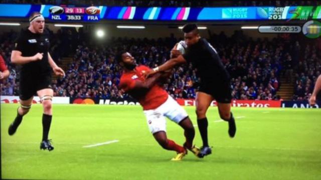 VIDEO. Coupe du monde - All Blacks : Julian Savea distribue les culs de l'espace face au XV de France