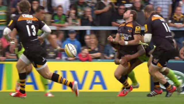 VIDEO. Premiership - Courtney Lawes souhaite la bienvenue à Ruaridh Jackson en le coupant en deux 