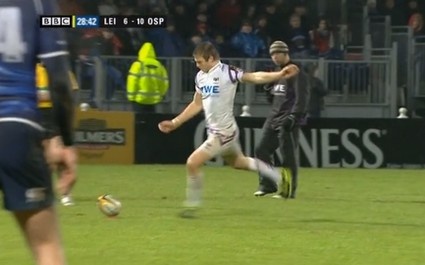 Dan Biggar loupe une pénalité 10m en face des poteaux