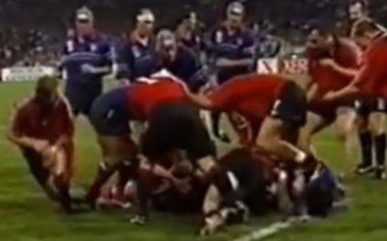 FLASHBACK. RWC 1999. Danny Baugh prend un rouge après un stamping sur le visage