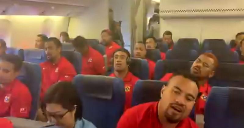 Coupe du monde - Dans l'avion, les Tonga nous font frissonner avec un superbe chant [VIDÉO]