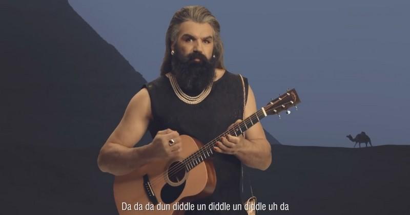 WTF - Déguisé, Sébastien Chabal pousse la chansonnette pour une publicité [VIDÉO]